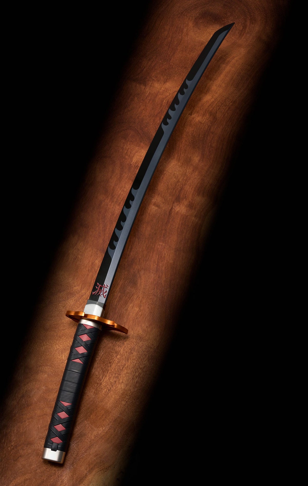 Demon Slayer - Tanjiro Kamado - Rengoku's Sword Guard - Nichirin Schwert Proplica Replik 1/1 (Bandai)