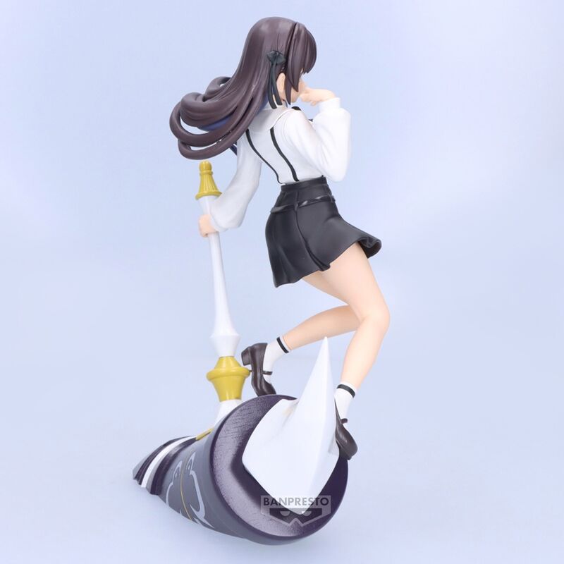 I May Be a Guild Receptionist but i'll Solo Any Boss To Clock Out on Time - Alina Clover - figure (Banpresto)