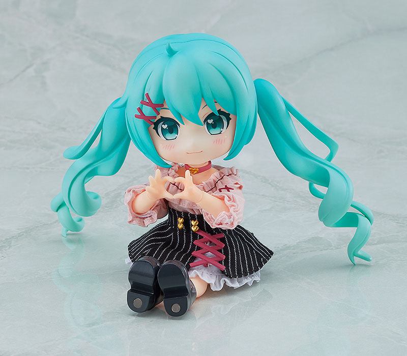 Hatsune Miku - Character Vocal Series 01 - Date Outfit Ver. Nendoroid Doll Figur (Good Smile Company)