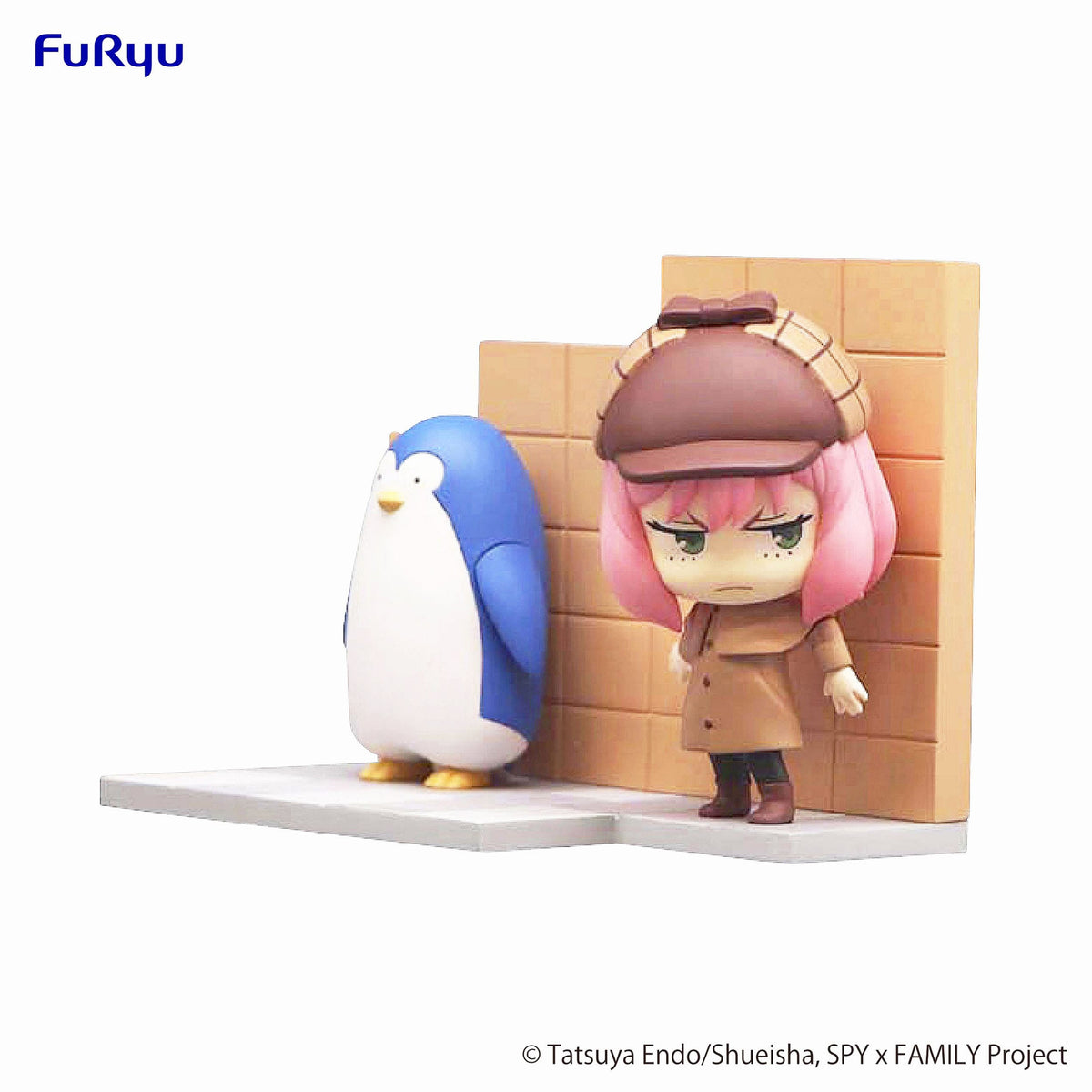 Spy x Family - Anya Forger & Penguin - Hold figurine (Furyu)